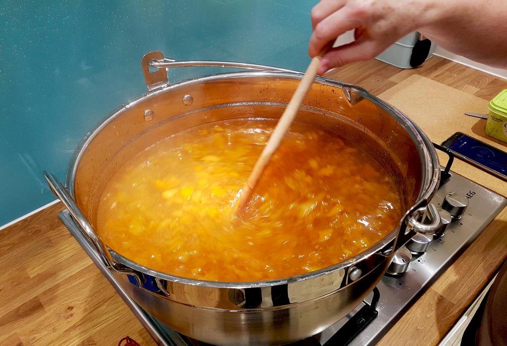 Cooking marmalade