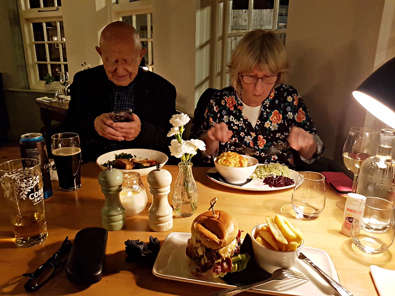 Boczek z białą fasolą, Shephard's Pie i mój burger Boczek z białą fasolą, Shephard's Pie i mój burger.