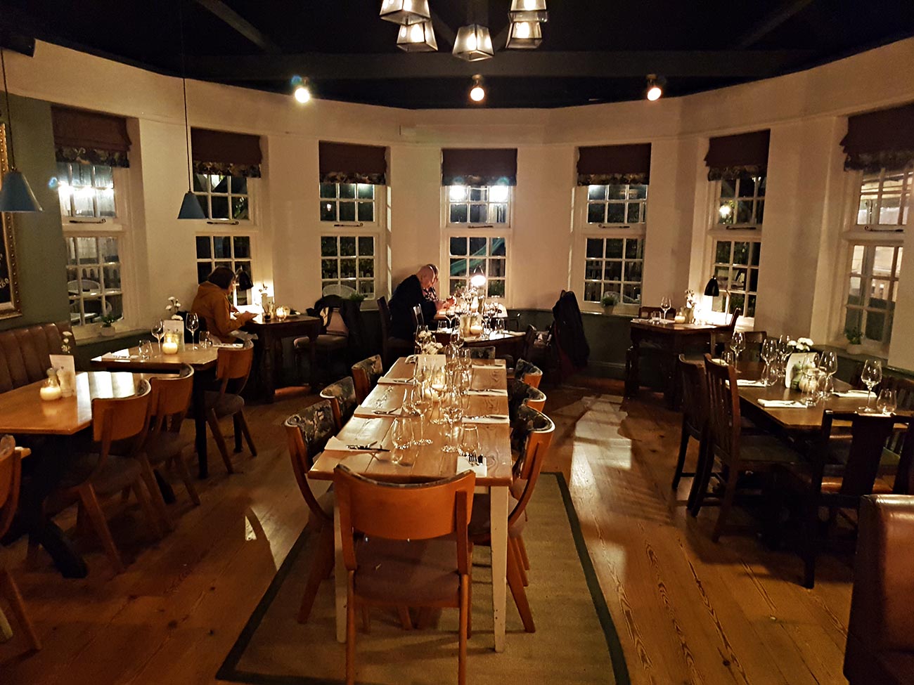 Pełny widok na restaurację Pełny widok na restaurację.